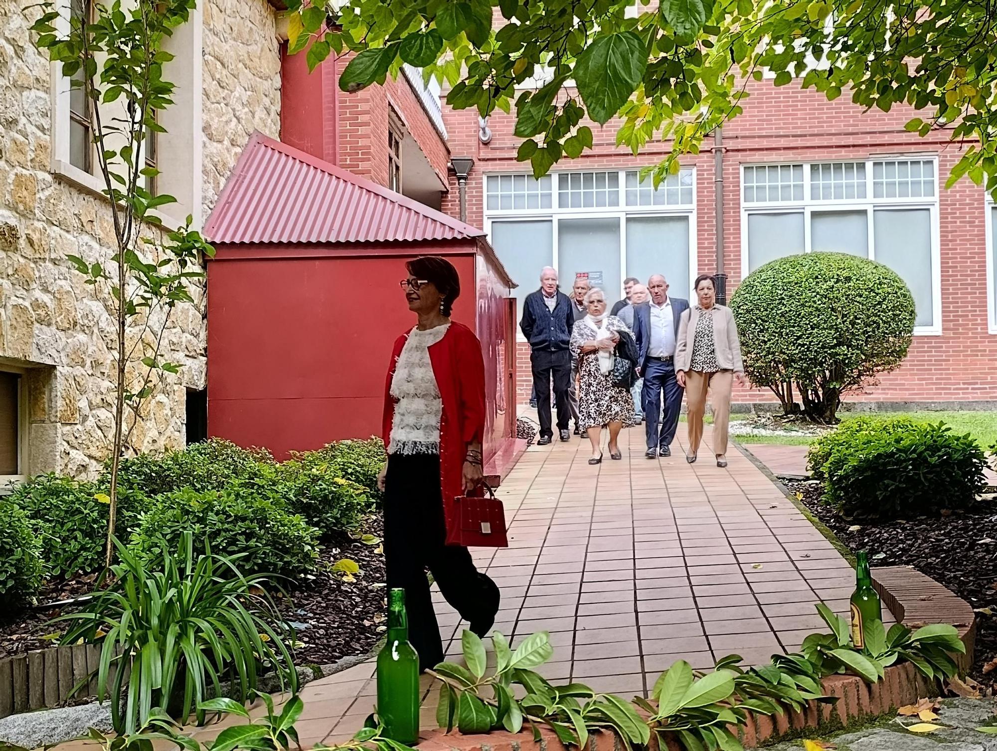 Emotivo y multitudinario homenaje a los sanitarios de Villabona