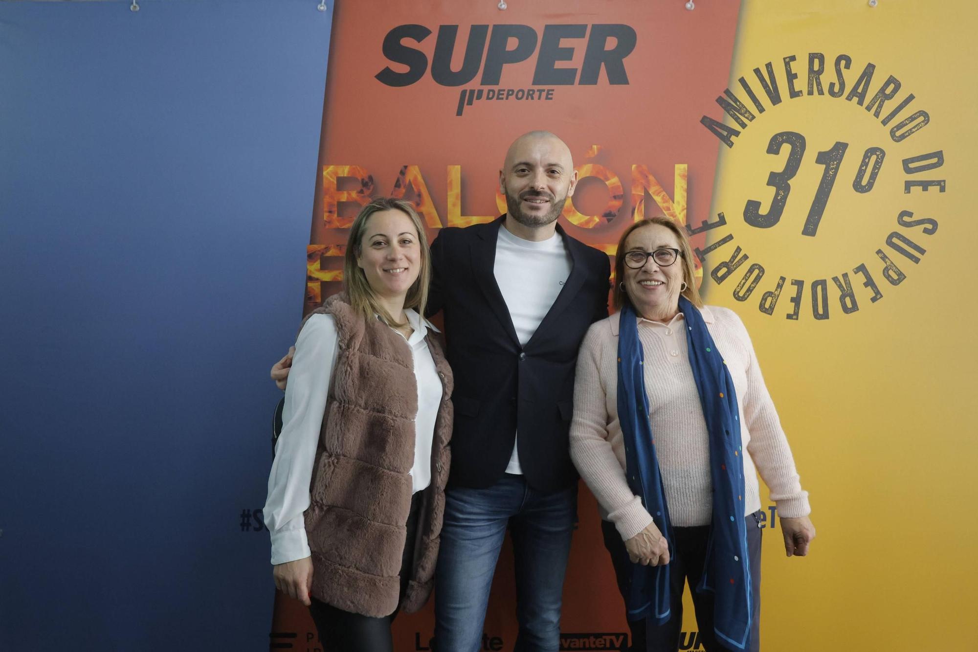 Balcón Fallero de SUPER: La primera mascletà reunió a la familia del deporte valenciano