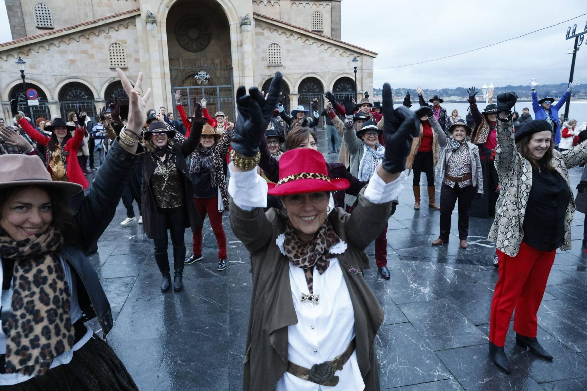EN IMÁGENES: Flashmob en honor a Tino Casal en Gijón
