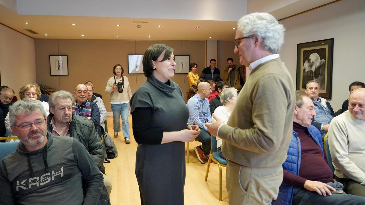 El secretario general de Ciudadanos, Carlos Pérez-Nievas, y la coordinadora del partido en Castilla y León, Gemma Villarroel, celebran un encuentro con afiliados y simpatizantes de la formación.