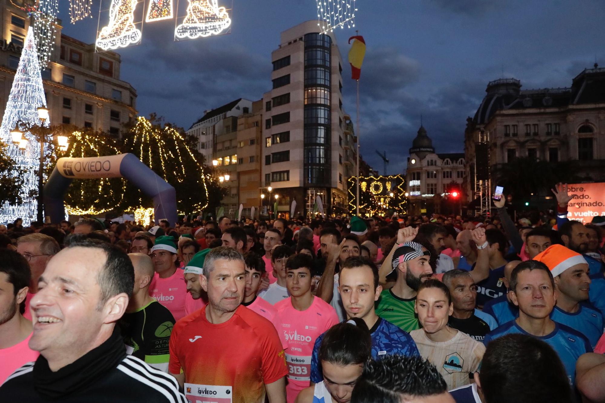 En imágenes: Jaime Bueno (Univerisad de Oviedo) y Mariam Benkert triunfan en la San Silvestre de Oviedo