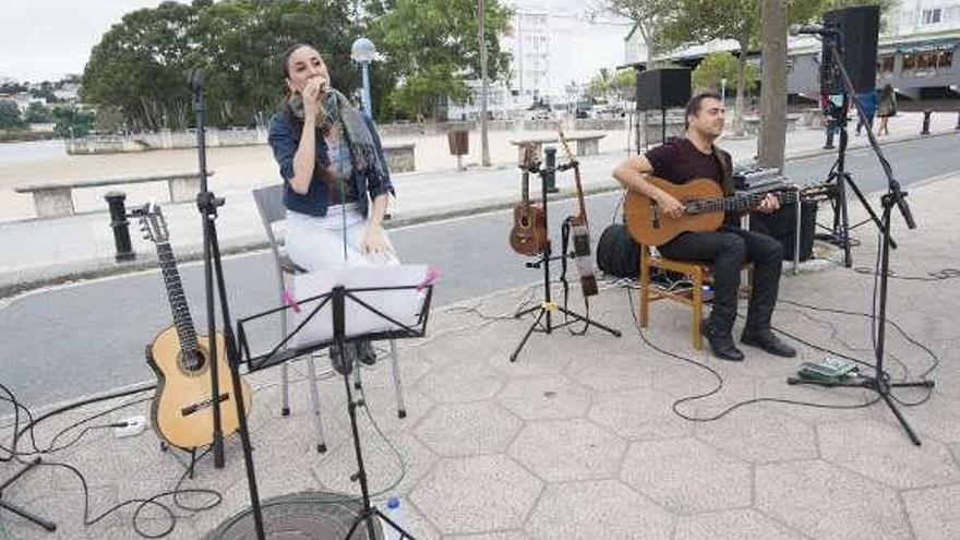 Actuación de Najla Shami a dúo en el festival, en 2017.