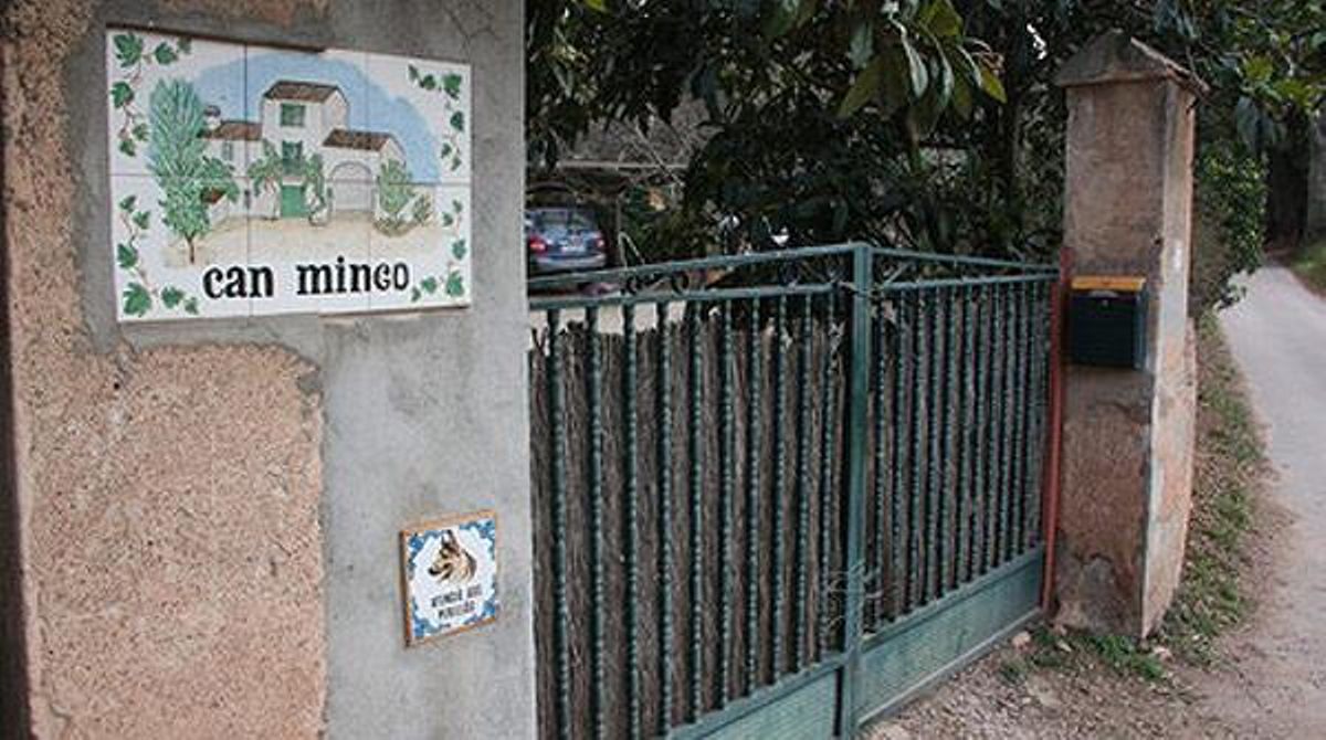 Violent assalt a una dona en una masia de Campdorà (Gironès).