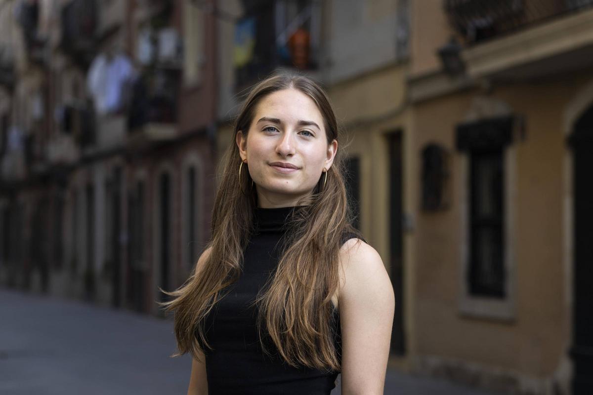 Lola Valiente, en el barrio de la Barceloneta, en Barcelona.