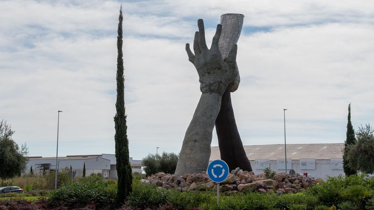 Escultura &#039;Homenaje a las Víctimas del Terrorismo&#039;, en la carretera de Almassora de Castelló.