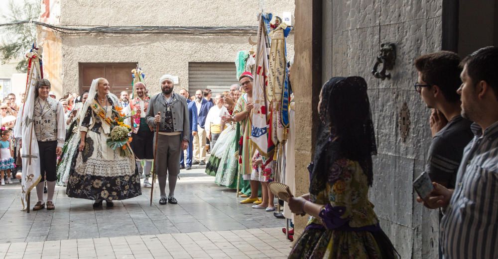 Los festeros de Mutxamel rinden homenaje a su Patrona