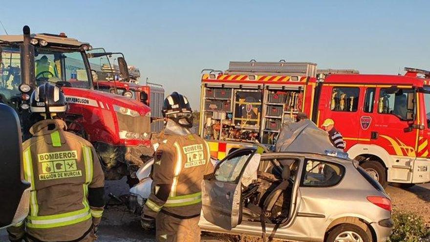 Un herido en un choque entre un coche y un tractor en la A-30 a la altura de Fuente Álamo