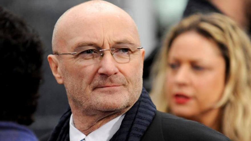 Phil Collins, hospitalizado tras caerse en el baño de su hotel