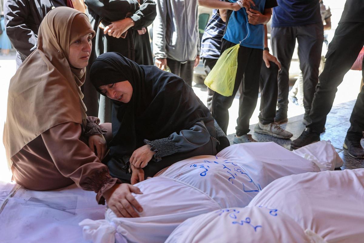 Escenas de dolor por sus muertos en Gaza. Escenas de dolor por sus muertos en Gaza.