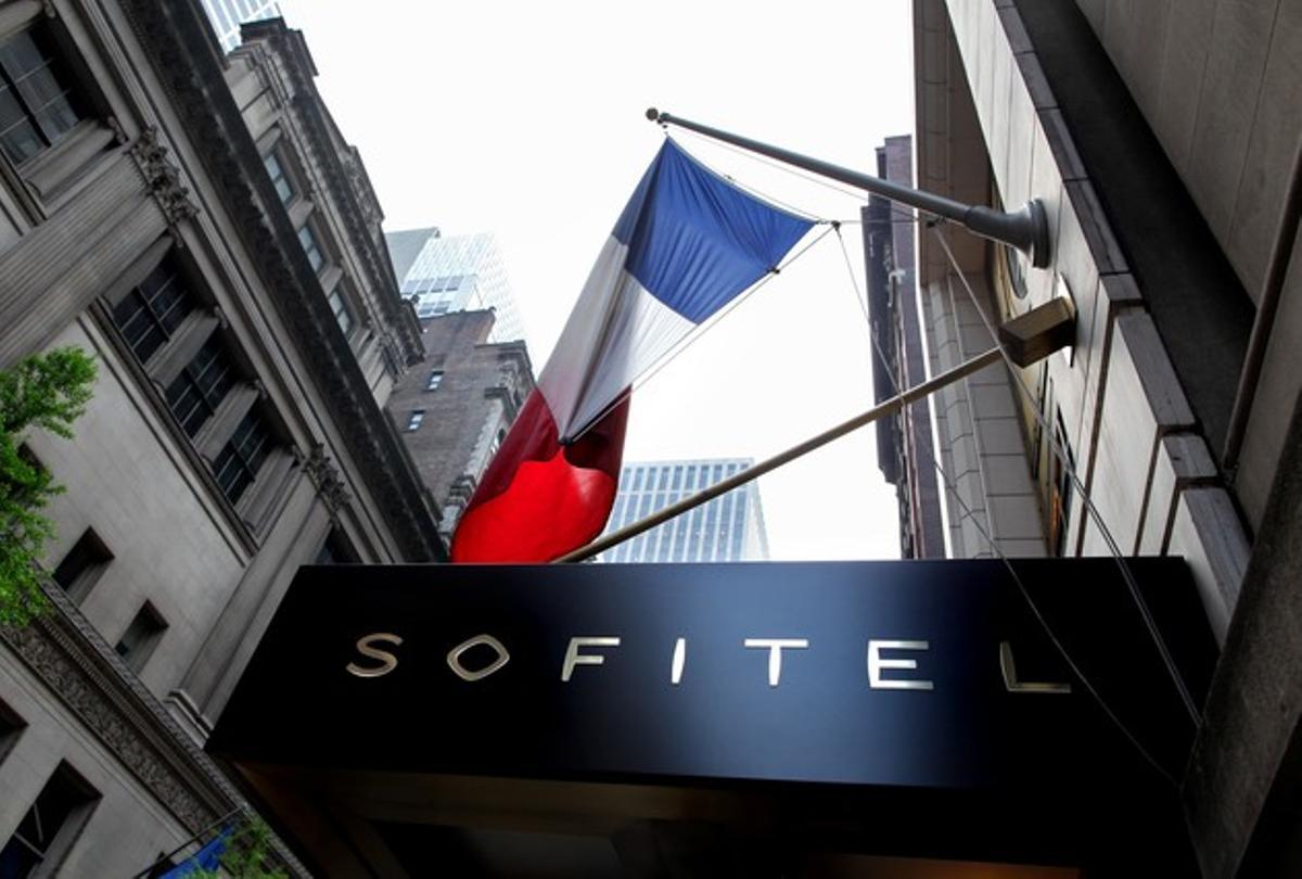 Entrada del Hotel Sofitel donde se alojaba Dominique Strauss-Kahn, cerca de Times Square, en Nueva York. Entrada del Hotel Sofitel donde se alojaba Dominique Strauss-Kahn, cerca de Times Square, en Nueva York.