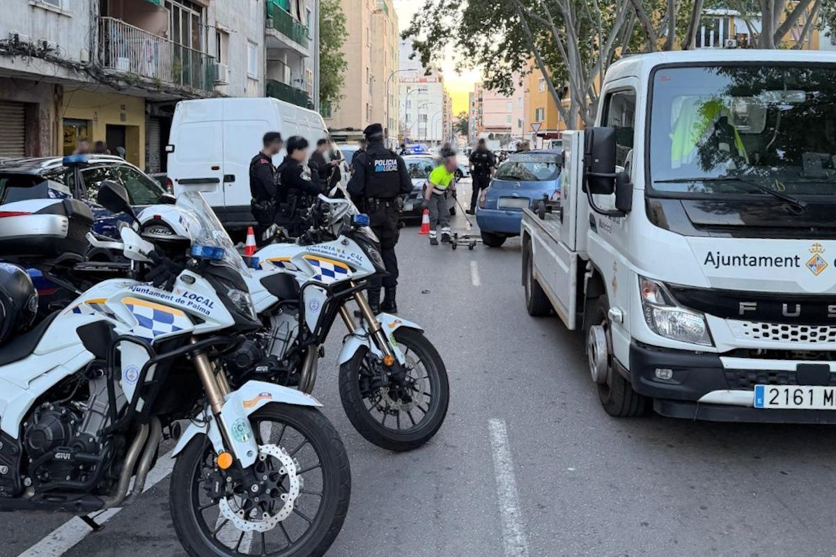 Agentes de la Policía Local, durante el control en Son Gotleu.