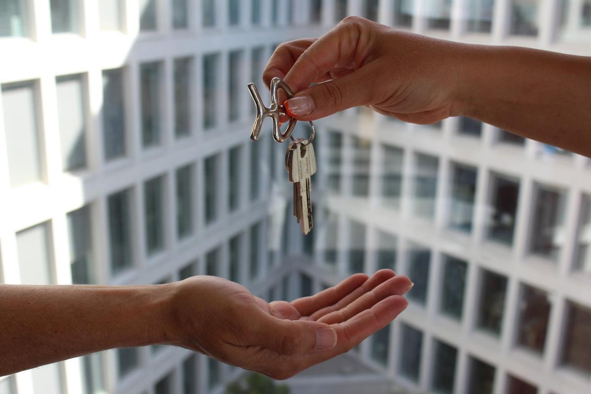 Si se cumplen ciertos requisitos, una persona puede reclamar la propiedad de una vivienda solo por haberla poseído de manera continua