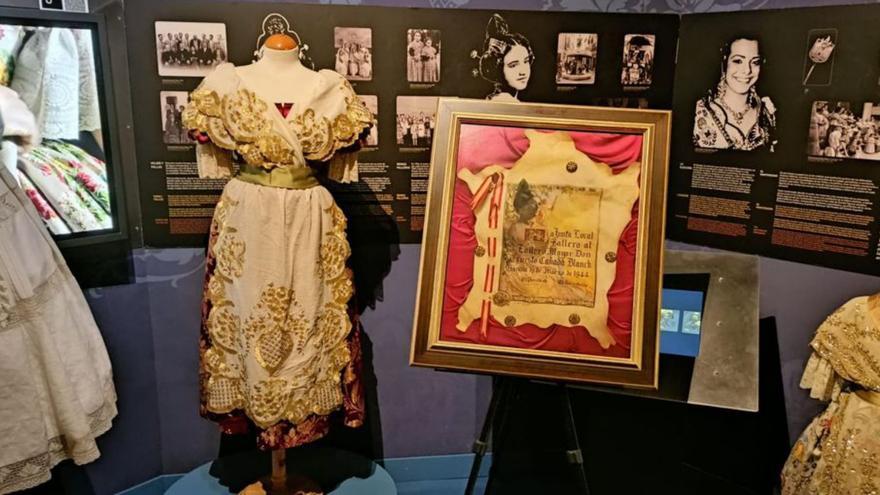 Important donació històrica al Museu  Faller de Gandia