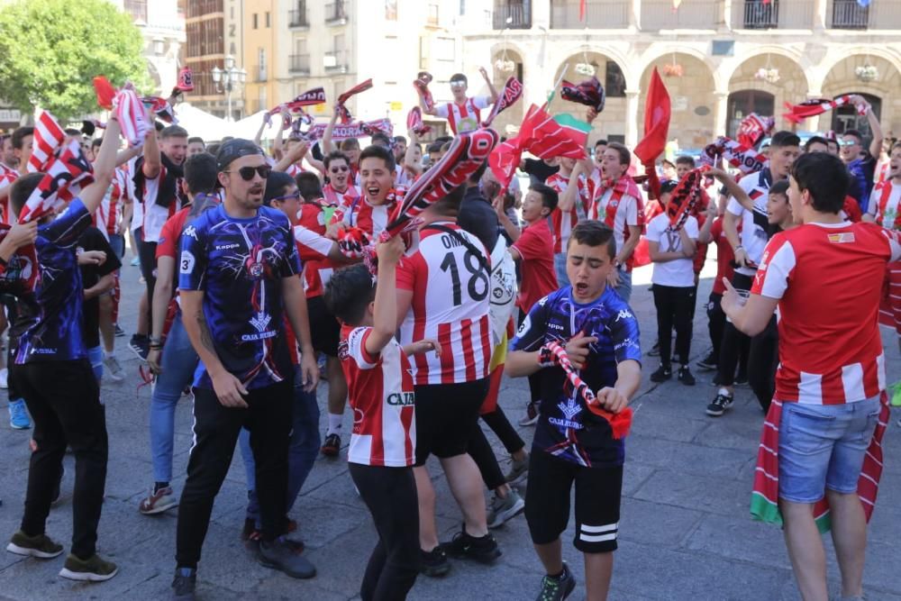 Espectacular ambiente previo al partido de play off Zamora CF - El Haro Deportivo