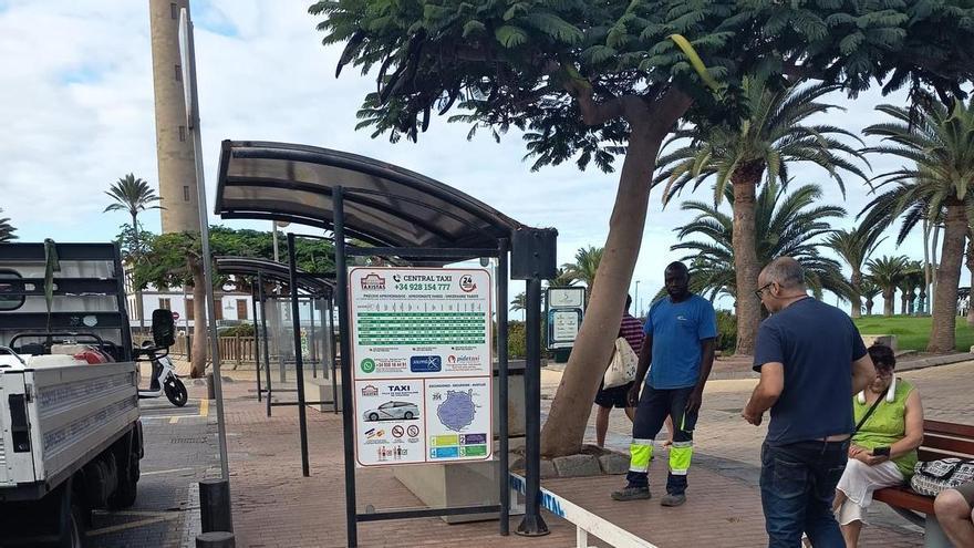 San Bartolomé de Tirajana instala nuevas marquesinas para el transporte público de taxi