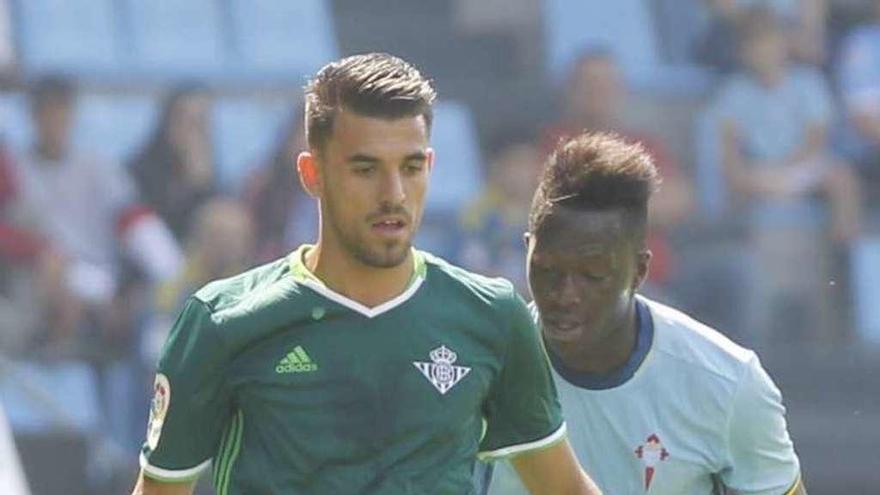 Dani Ceballos, durante un partido con el Betis en Balaídos. // J.Lores