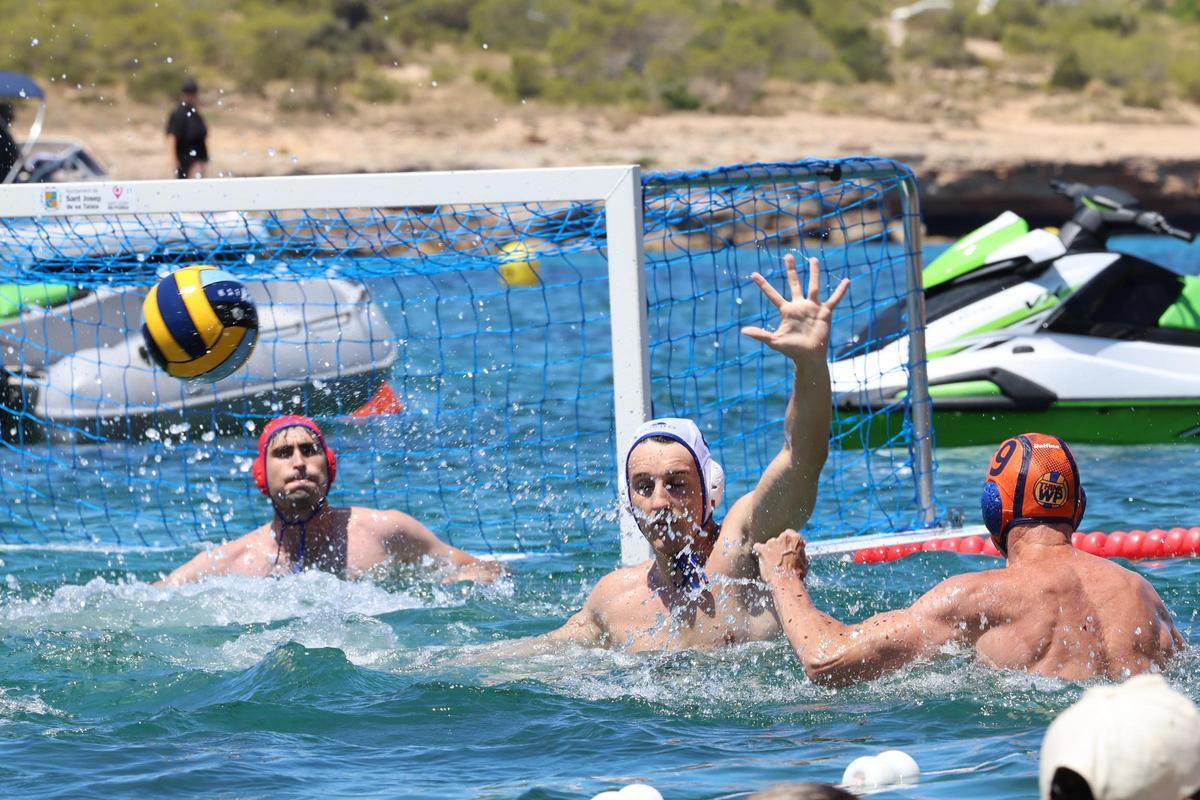 Imágenes de la fase final del Beach Polo Sant Josep disputado en Port des Torrent