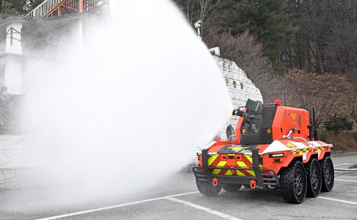 Así es el asombroso robot-bombero que ha creado Hyundai