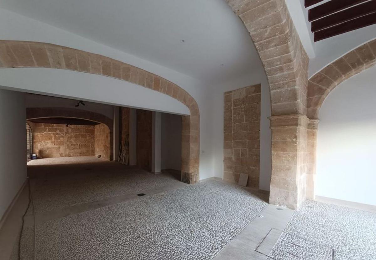 Interior de Sant Esperit, 4 el 2024. L’escala de la imatge 2 estava ubicada en el lateral del segon tram d’arcades, que es tapà amb mitjans de marès.