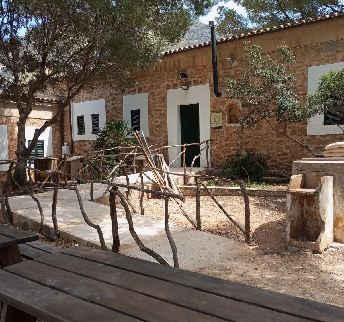 Imagen general del acceso al refugio 2 de Betlem.