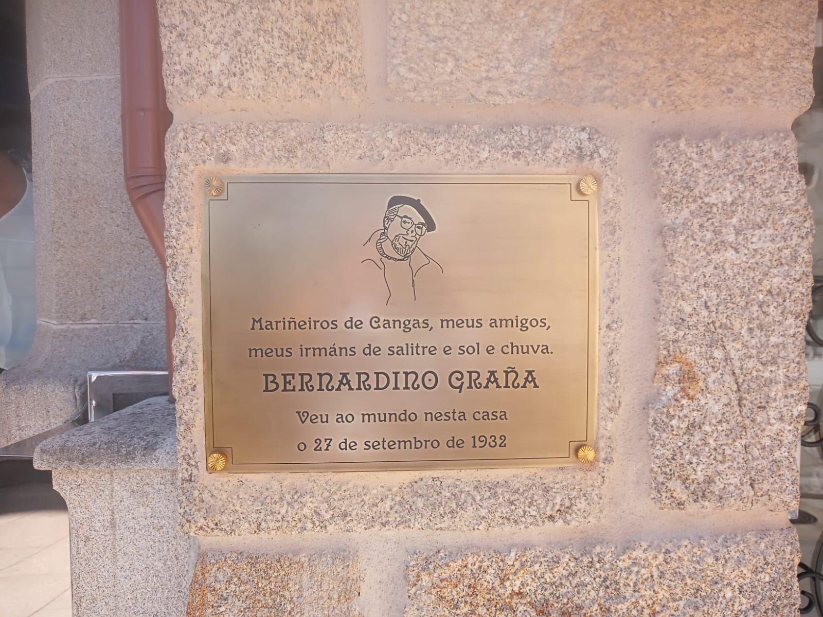 Descubrimento da placa na casa natal de Bernardino Graña na rúa Saralegui