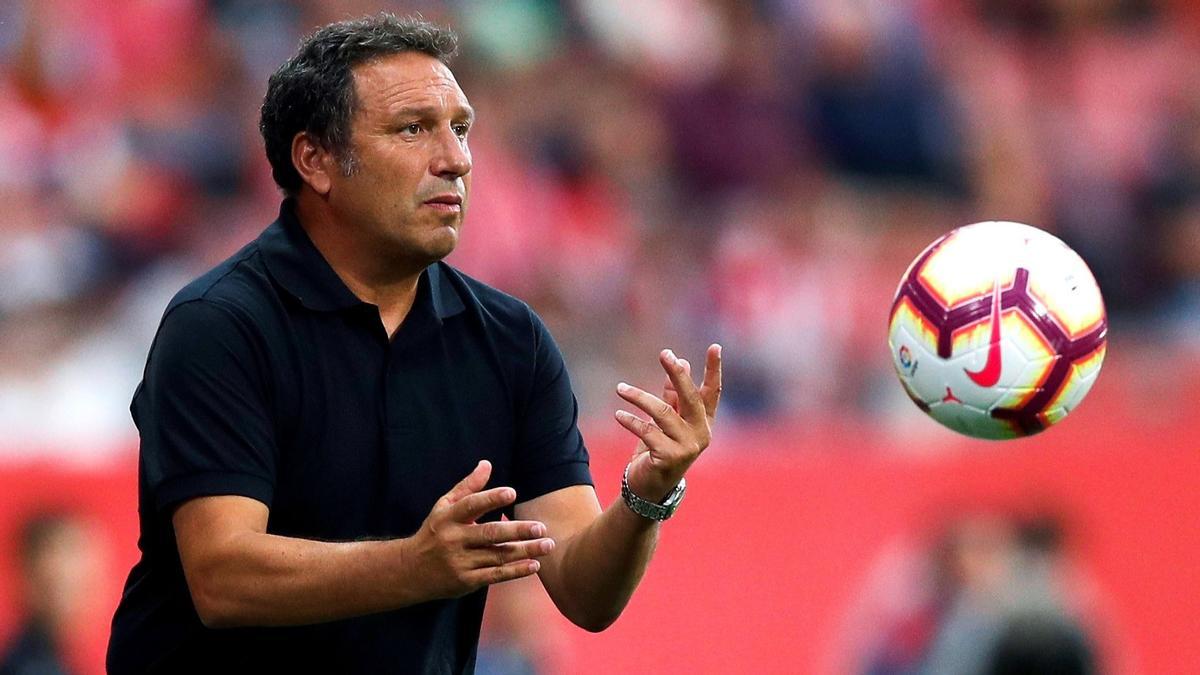 Eusebio, en su etapa de entrenador del Girona en un partido en Montilivi.