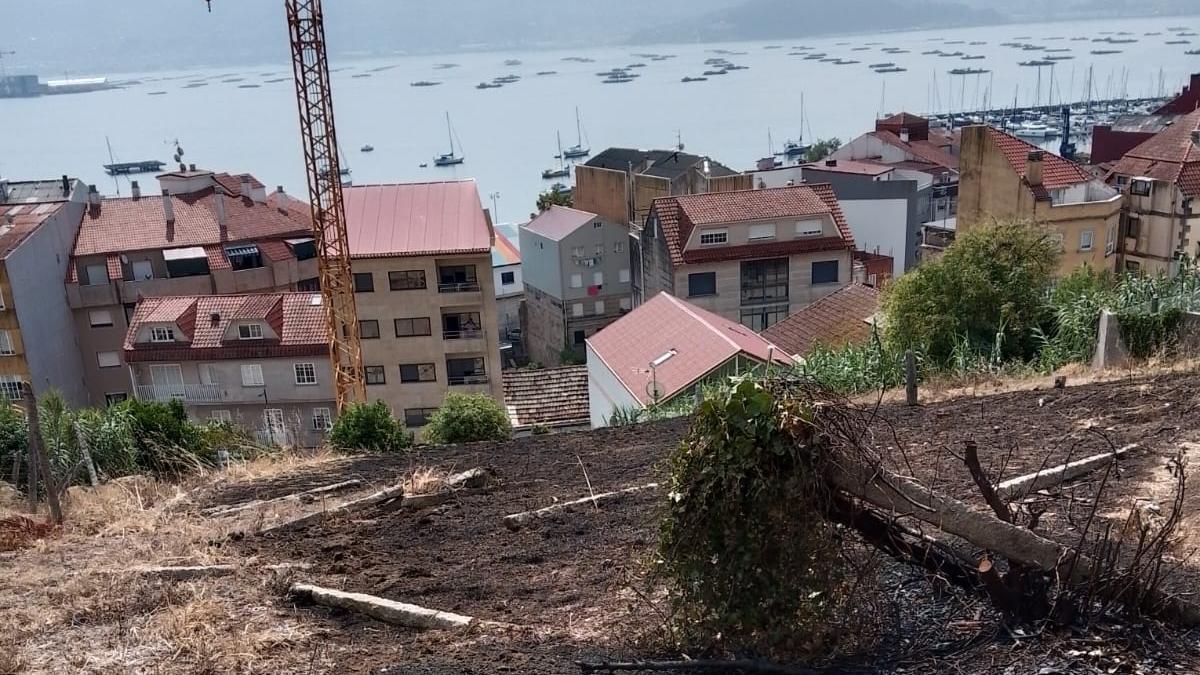 Una de las fincas incendiadas en el lugar de Riazón, junto al cascpo urbano de Moaña.
