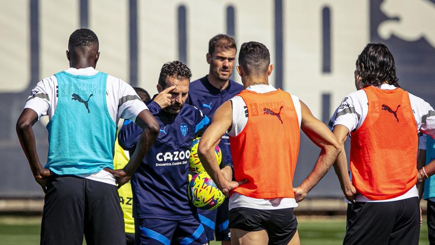 El Valencia llegará bajo mínimos a Elche