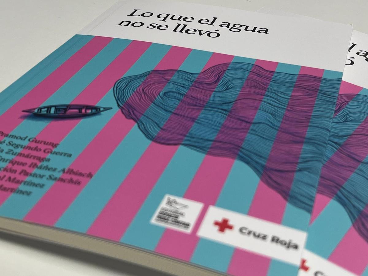 El libro, "Lo que el agua no se llevó", presentado en Catarroja.
