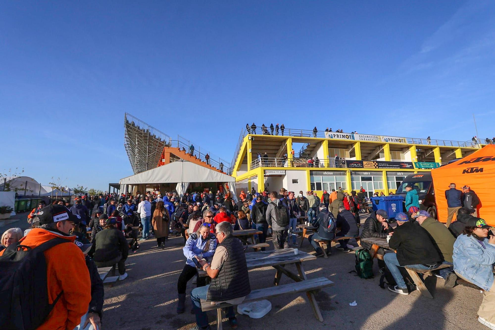 Más de 80.000 personas en Cheste para ver la hazaña de 'Martinator'