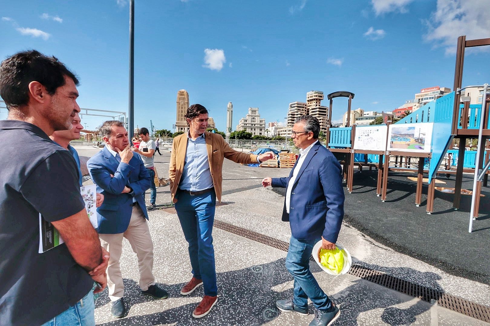 Visita institucional parque infantil Gesta, plaza España, Santa Cruz