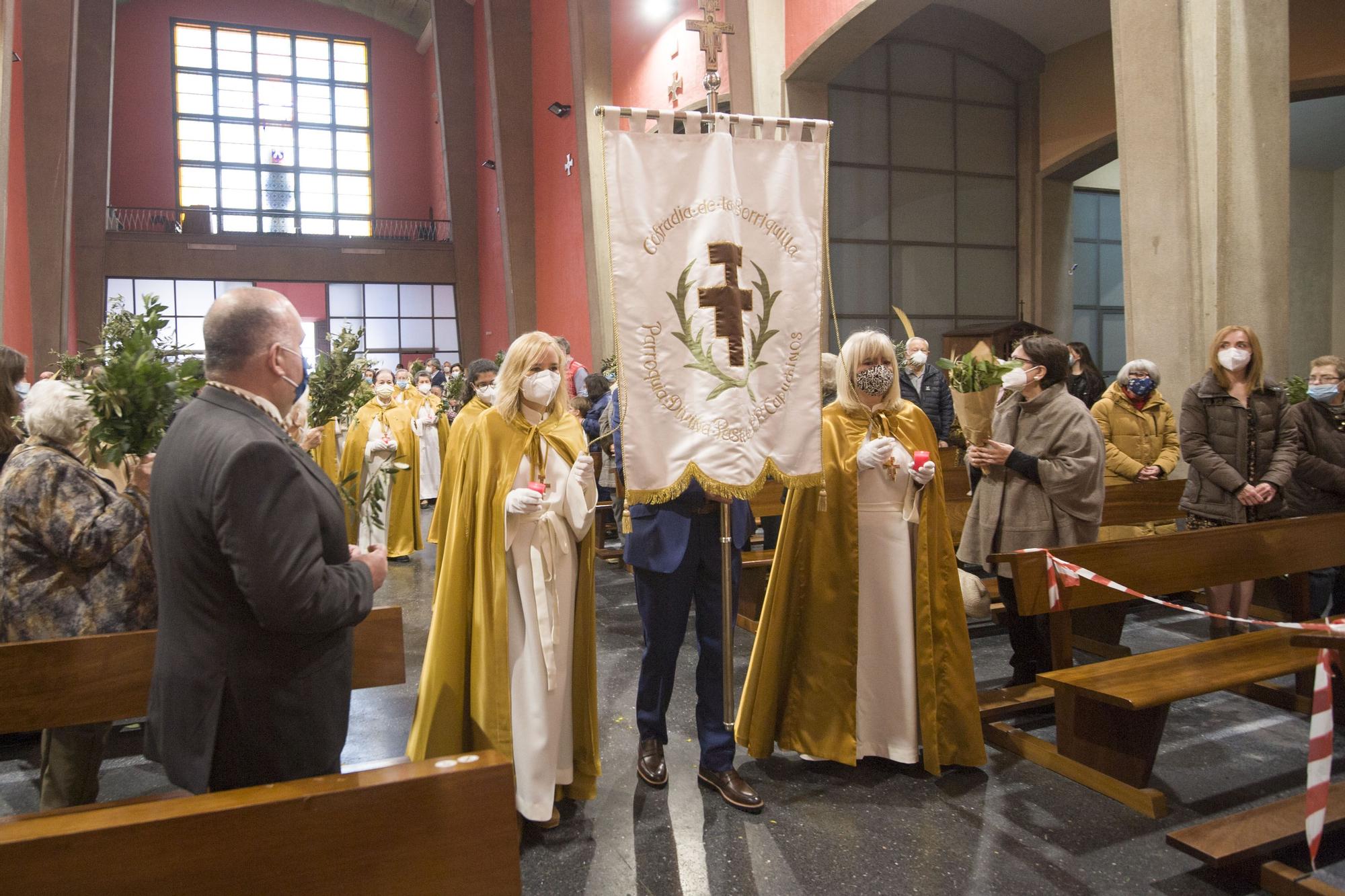 Semana Santa A Coruña 2021 | Misa y bendición de Ramos con La Borriquita en el interior