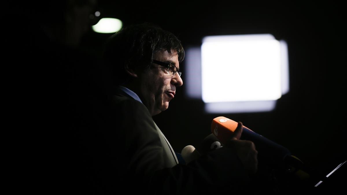 zentauroepp43343181 former catalan leader carles puigdemont addresses the media 190308171319