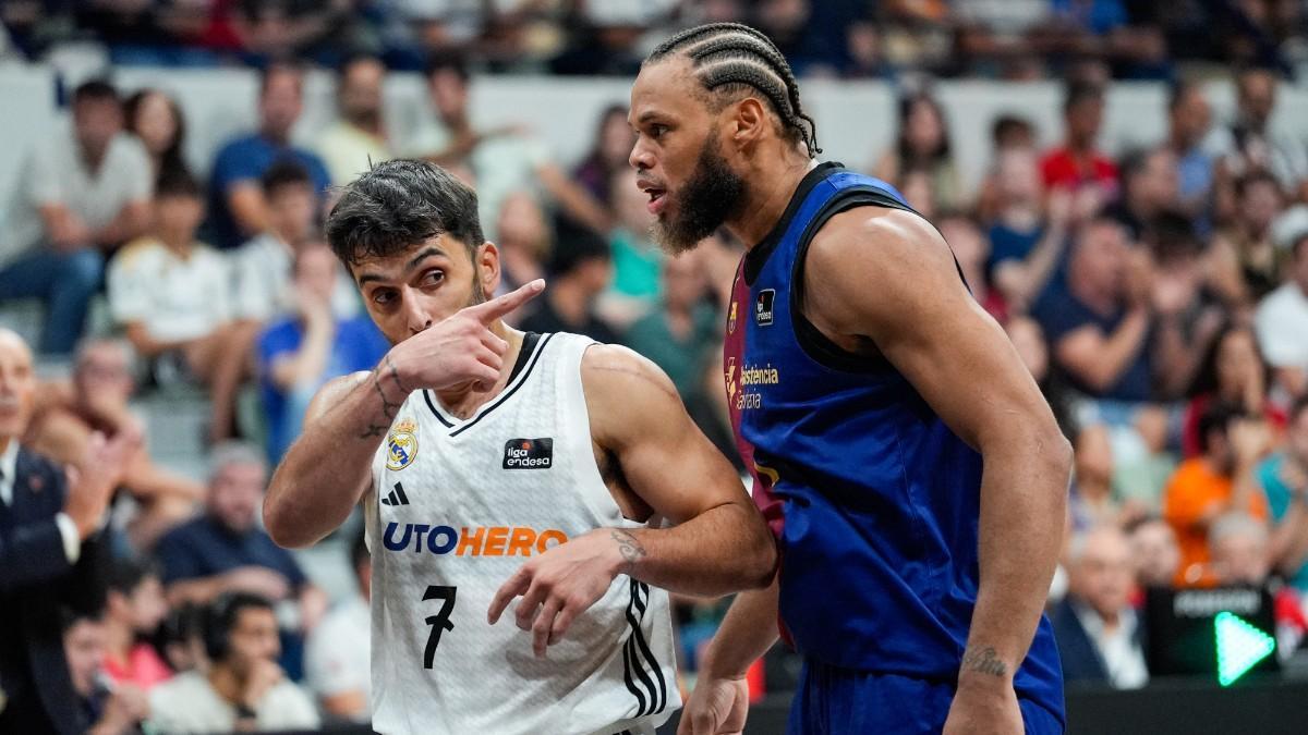 Justin Anderson, junto a Facundo Campazzo en el primer clásico de la temporada