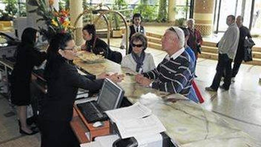 Los hoteleros están dispuestos a pagar para traer turistas por el aeropuerto