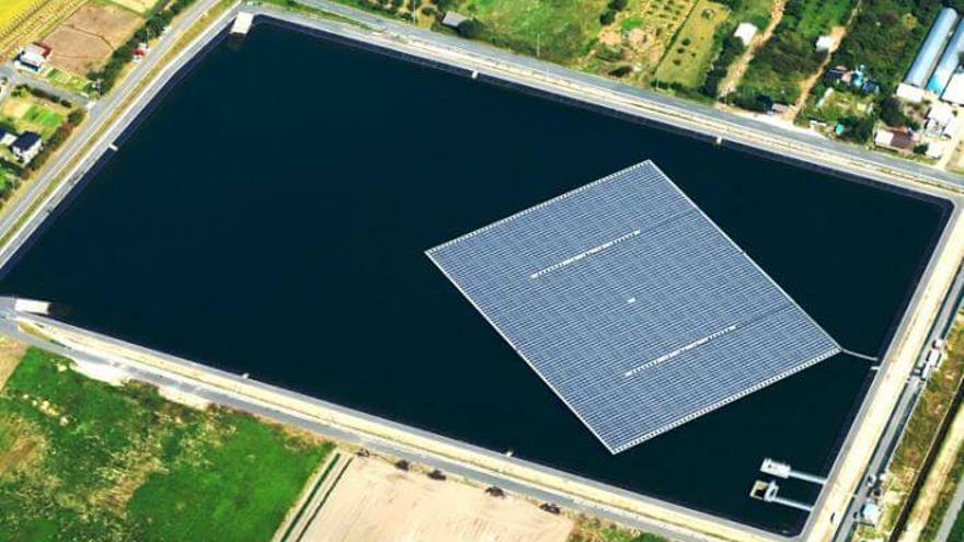 Paneles solares flotantes