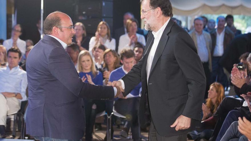 Sánchez saluda a Rajoy en Toledo
