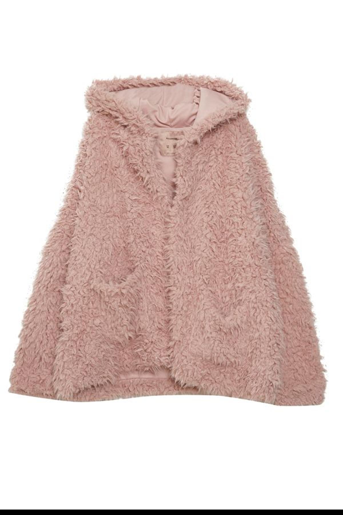 Abrigo de pelo rosa de Pull &amp; Bear