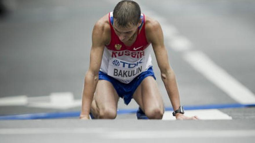 El atleta ruso Sergey Bakulin se ha proclamado nuevo rey de los 50 kilómetros marcha.