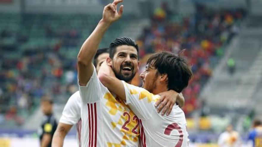 Nolito celebra uno de los goles.