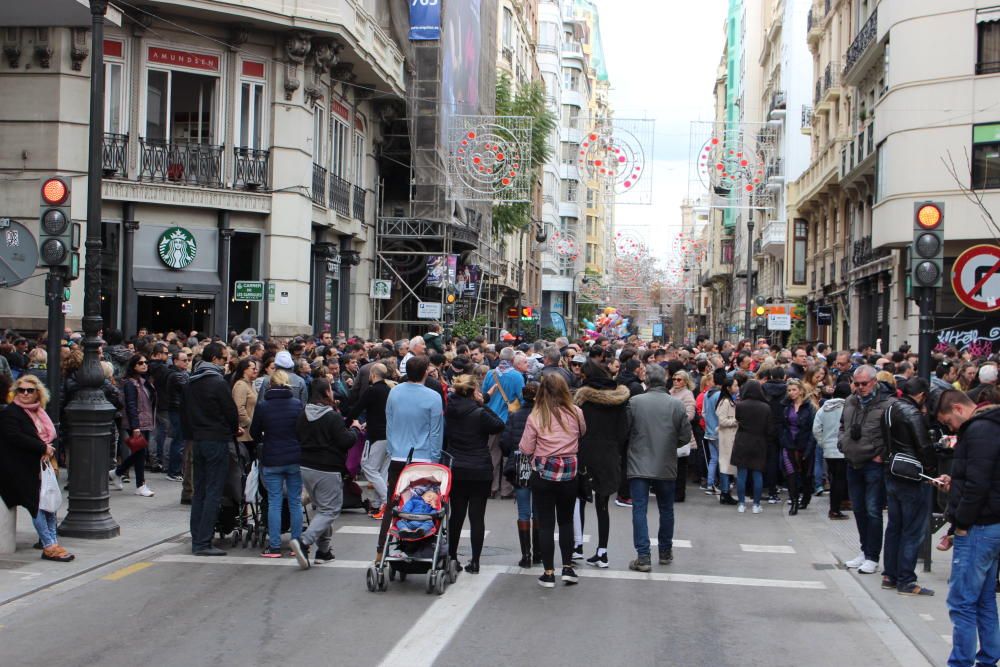 Último disparo y aunque muchos visitantes se han marchado ya de València, este era el aspecto en la calle San Vicente.