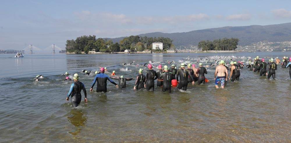 La Travesía a Nado se disputó en las aguas "excelentes" de Cesantes.