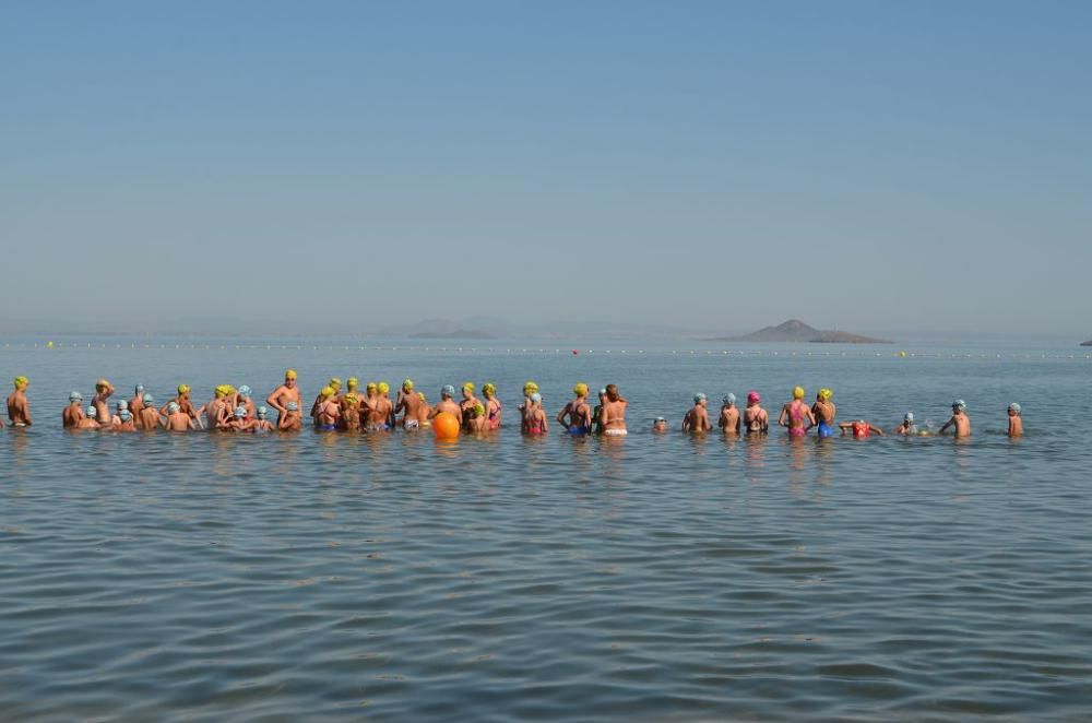 Más de 200 participantes 'se mojan' por la esclerósis múltiple en Playa Paraíso