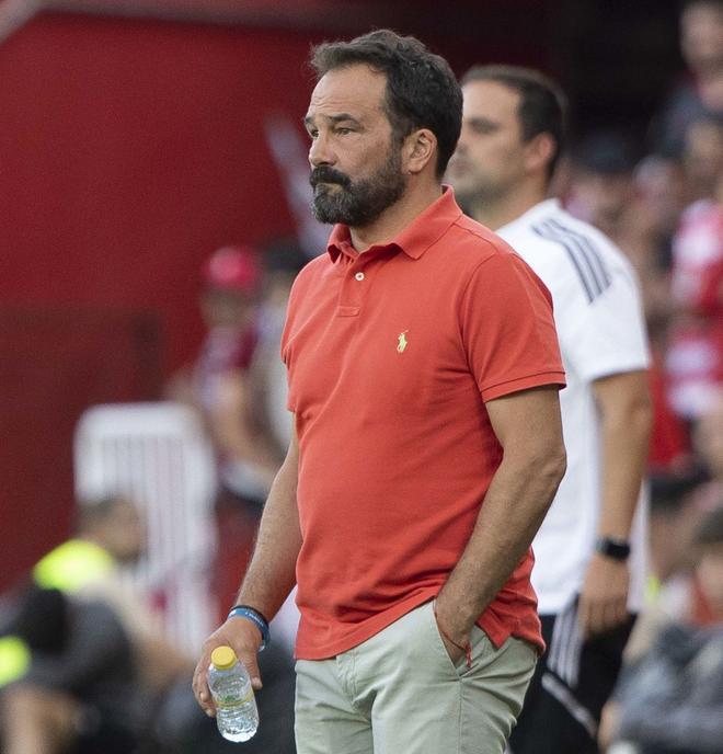 Emilio Cañedo, entrenador del Avilés, convencido de que se logrará el ascenso: "En casa vamos a salir a ganar y reventaremos el Suárez Puerta"