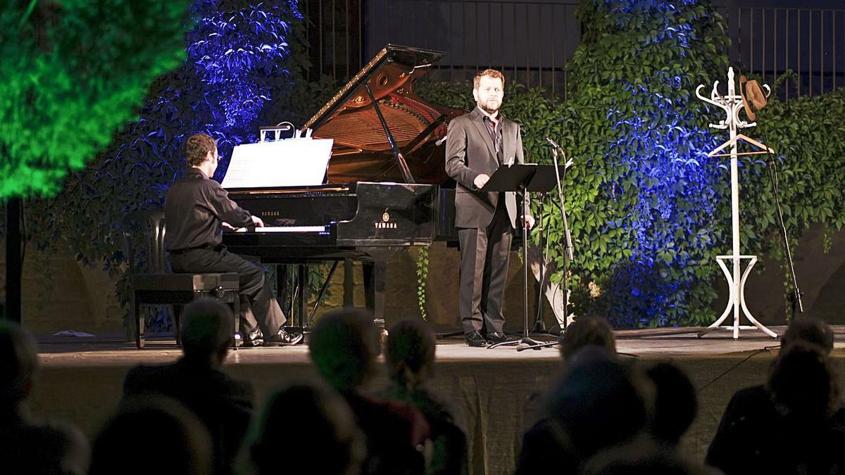 El tenor sallentí Roger Padullés va tancar el festival amb «Emili Vendrell: la veu del poble» | ALEX GUERRERO