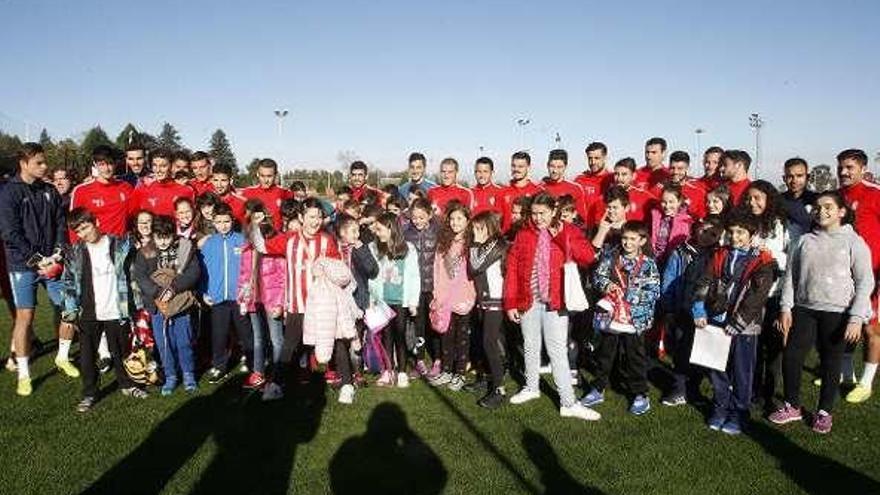 El Colegio García Lorca realiza una visita a los jugadores en Mareo