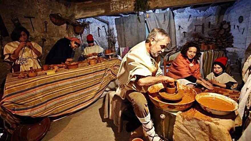 El pessebre combina escenes tradicionals amb altres de la vida quotidiana dels avantpassats