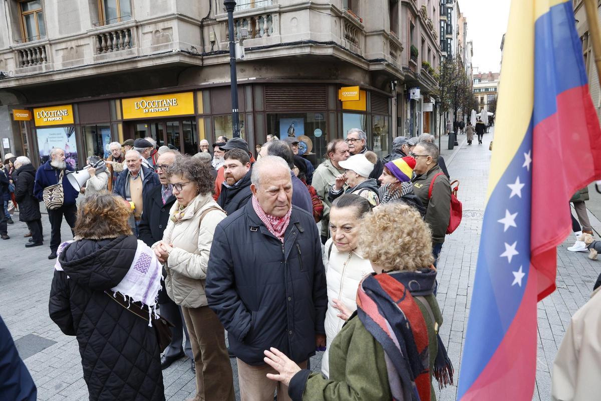 Nueva movilización en Gijón por Venezuela contra "el imperialismo de Estados Unidos" (en imágenes)