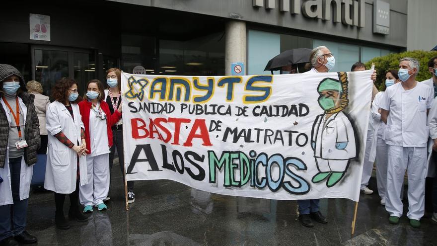 Los médicos de hospitales de Madrid se van a la huelga el 9 de mayo por los contratos temporales