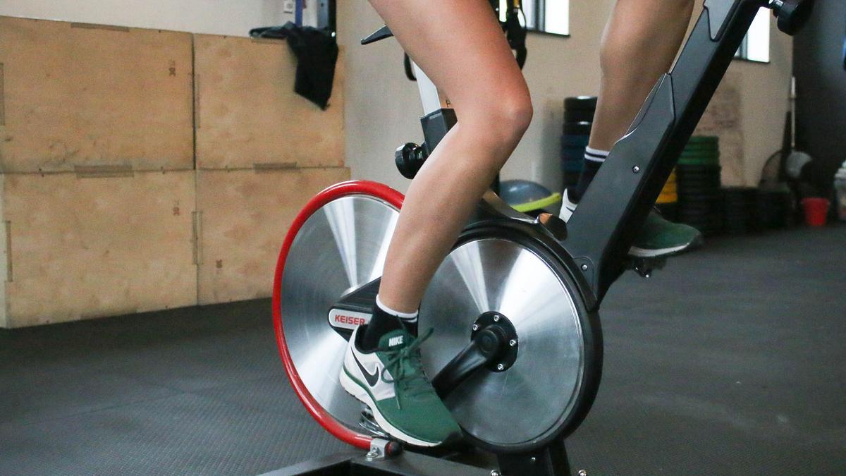 La bicicleta fija ayuda a bajar la outlet panza